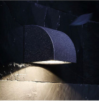 Светильник  WC3441 наcтенный черный  220V LED COB 12W теплого белого цвета.