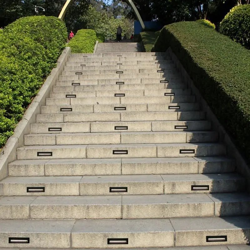 Светильник G2256 наcтенный  встраиваемый серый  220V 4W Led  белого цвета.