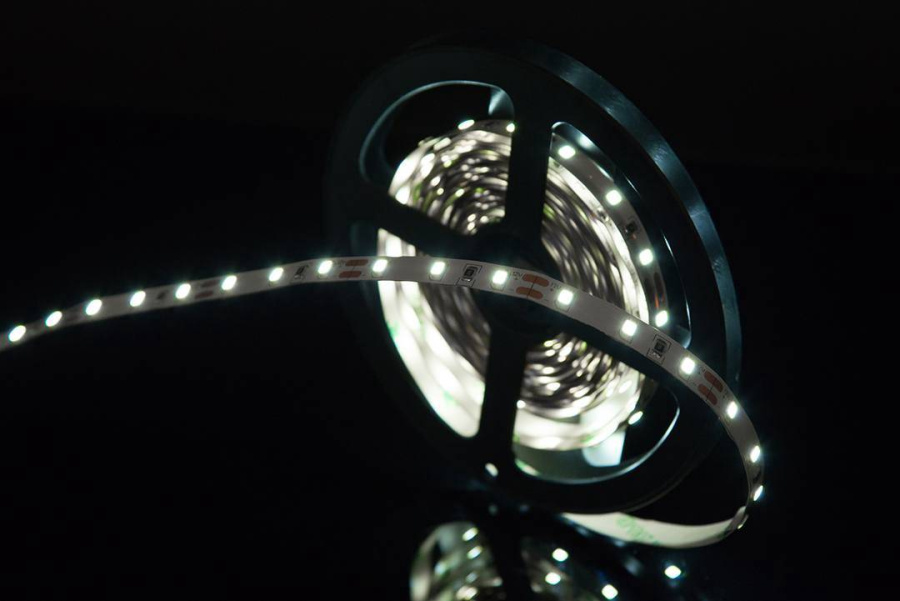 Лента светодиодная SWG SWG260, 4,8 Вт/м, 12В, IP20, холодный белый