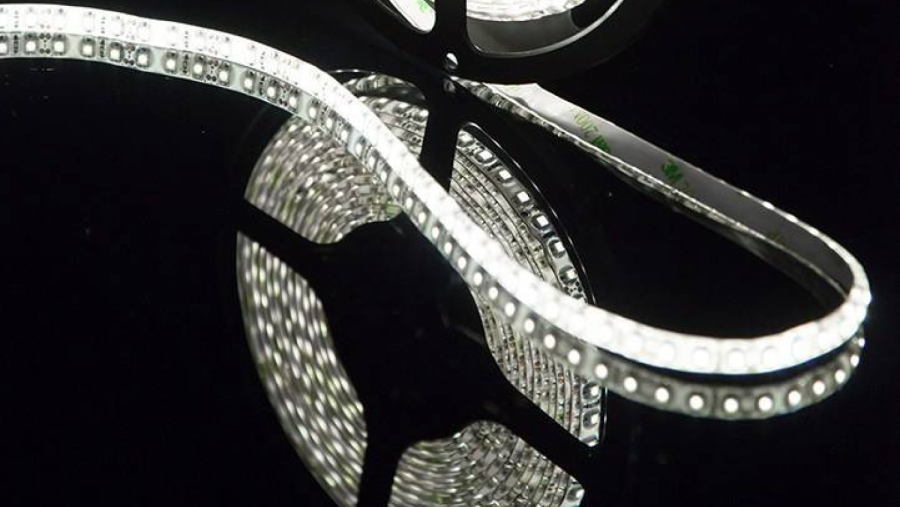 Лента светодиодная SWG SWG3120, со скотчем 3М, 9,6 Вт/м, 12В, IP65, холодный белый