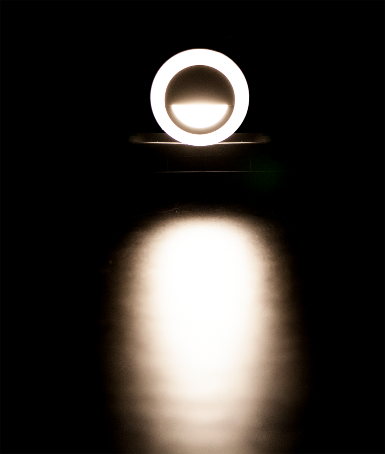 Светильник G0633 наcтенный  встраиваемый серый  220V 3W Led  белого цвета.